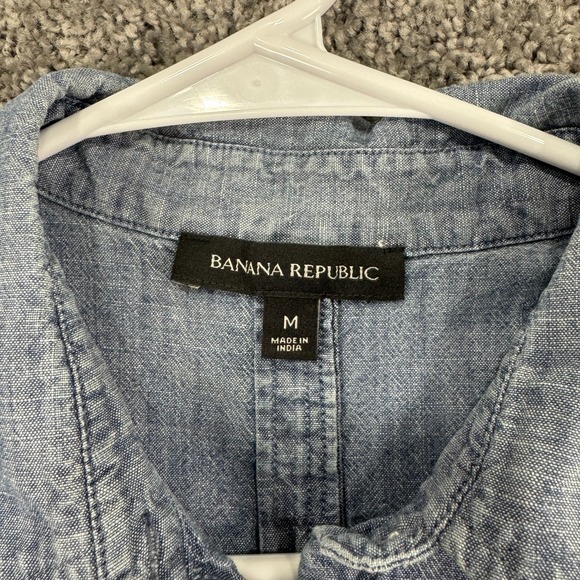 Banana Republic Shirt Womens Medium Blue Sleeveless Button Collared Casual City - Picture 3 of 6